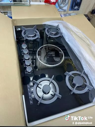 *4 gas burners