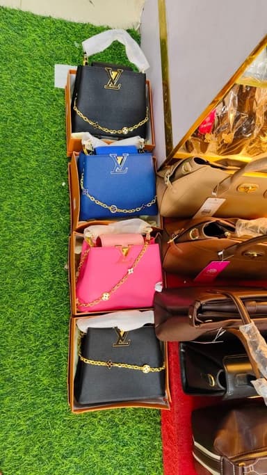 LV Luxury Handbags With Gold Plated Chains